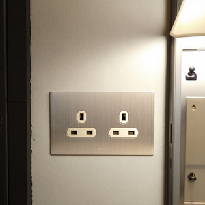 MGA Factory Nuevo diseño 250V <span class=keywords><strong>Twin</strong></span> UK Socket Silver & Gold Alta calidad y larga vida útil con logotipo personalizado - Product Image 2