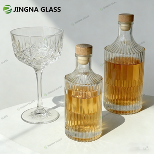 Bouteilles <span class=keywords><strong>de</strong></span> spiritueux, <span class=keywords><strong>de</strong></span> vin et <span class=keywords><strong>de</strong></span> boissons alcoolisées en verre personnalisées <span class=keywords><strong>de</strong></span> 250 ml et 500 ml avec bouchon en liège - Product Image 2