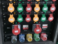 Équipement électrique multifonctionnel 24x 16A CEE 3pin et 2x 32A 5pin Output Power Distributor Box 24 CH CEE Power Rack