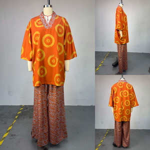 Tenues de mode pour femmes : <span class=keywords><strong>Ensemble</strong></span> deux pièces avec chemisier à manches chauve-souris et col en V imprimé et <span class=keywords><strong>pantalon</strong></span> droit – Vêtements africains - Product Image 4