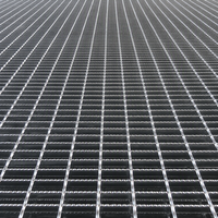 Grille en acier galvanisé sur mesure pour passerelle métallique 30 cm x 100 cm