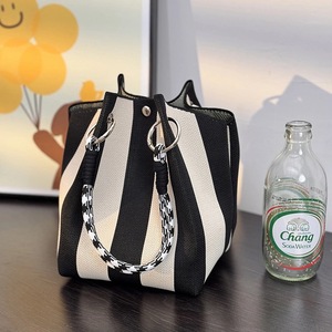Borse a Mano Personalizzate in Maglia, Borsa con Fibbia Fatta a Mano, Borse da Donna alla Moda - Product Image 4