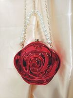 Sac à main bandoulière floral tendance avec chaîne de perles, idéal pour les mariages et les soirées classiques
