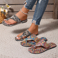 Personnalisation en usine, personnalisation du logo, OEM, OED, chaussures pour femmes, sandales plates décontractées, tongs ethniques imprimées, tongs de plage bohèmes