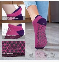 Chaussettes de yoga sur mesure-Tissu doux, ajustement personnalisé, poignées en silicone, fond antidérapant, idéal pour le flux et la méditation