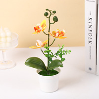 Plante artificielle Phalaenopsis en pot, orchidée bonsaï avec pot en plastique pour la décoration florale intérieure de la maison, du bureau, de l'hôtel et des banquets.