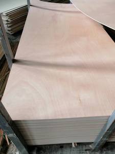 Nhà máy chuyên nghiệp <span class=keywords><strong>4x8</strong></span> bút chì gỗ tuyết tùng Veneer nhiều lớp tấm gỗ cứng màu đỏ ván ép tấm - Product Image 5
