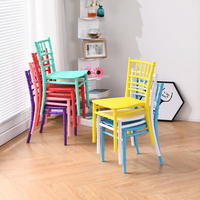 Chaises de fête pour enfants de style nordique, table en plastique rose pour enfants et chaises en plastique bambou pour événements