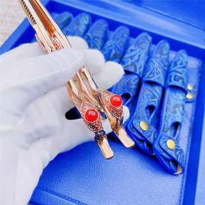 Tijeras de Peluquería de Alta Gama Suzhou de 62 mm, Tijeras de Entresacar con Hoja Estándar para Diestros, Uso Profesional con Diseño de Gema Roja - Product Image 1