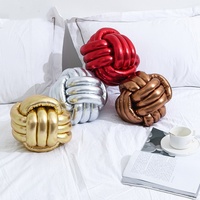 Bantal Bulat Lembut Berbentuk Bola Rajutan Tangan Dekoratif untuk Dekorasi Rumah Natal Bantal Berlapis Emas
