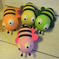 RSVRA Jouet de décompression anti-stress en forme d'abeille, mignon et original, jouet de soulagement de stress pour animaux de compagnie, amusant, en forme de dessin animé, rebondissant, unisexe, pour les 5-14 ans