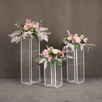Support de lanterne décoratif en métal pour rideau de fils, idéal pour vitrine, salle de bal d'hôtel, scène, allée de mariage, marqueur d'allée, cérémonie et zone de bienvenue