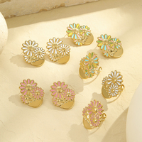 Nouvelle conception 2025 émail marguerite fleur ensemble de bijoux femmes mignon en acier inoxydable plaqué or boucles d'oreilles et anneau ouvert ensemble