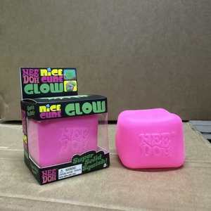 Juguete Antiestrés Needoh Ice Cube Glow, Juguete Relajante de Maltosa, Juguete para Apretar con Forma de Cubo de Hielo Luminoso - Product Image 4