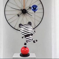 Sculpture en résine d'ours rayé noir et blanc, artisanat populaire en fibre de verre pour la décoration intérieure, statues