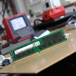 M386A8K40CM2-CTD 1x 64 Go DDR4-2666 LRDIMM PC4-21300V-L Module Quad Rank X4 RAM serveur - Product Image 2