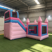 Château gonflable princesse avec toboggan multicolore (rose/bleu/violet) pour usage commercial, idéal pour les locations de fêtes d'anniversaire