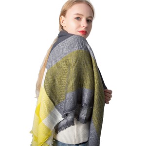 Bufanda cuadrada a <span class=keywords><strong>cuadros</strong></span> grande para <span class=keywords><strong>mujer</strong></span> europea <span class=keywords><strong>americana</strong></span> nuevo estilo Otoño Invierno amarillo <span class=keywords><strong>gris</strong></span> chal fabricado por Tonglu - Product Image 3