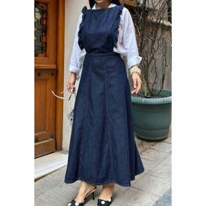 Robe en jean bleu marine respirante pour femme, coupe trapèze avec épaules à volants - Product Image 1