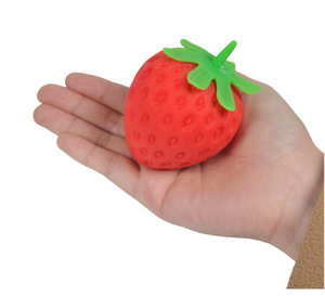 LUYI Matin Jouets TikTok Même Style Simulation Alimentaire Jeu Fraise Squeeze TPR Fruit Remplissage Farine Décompression Boule d'aération - Product Image 6
