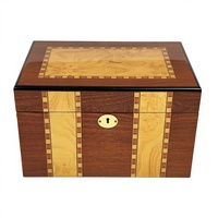 Boîte à bijoux en bois plaqué haute brillance avec doublure en velours, miroir intégré, quincaillerie en métal doré, boîte d'emballage en bois pour le rangement de bijoux et cadeaux