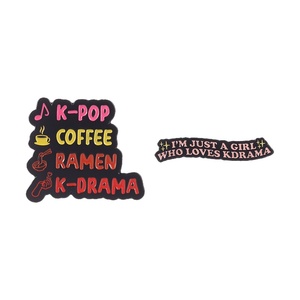 Broche en émail K-POP COFFEE RAMEN K-DRAMA - « Je suis juste une fille qui aime les K-DRAMA » - Badge de revers avec citation amusante - Bijou cadeau pour amis - Product Image 1