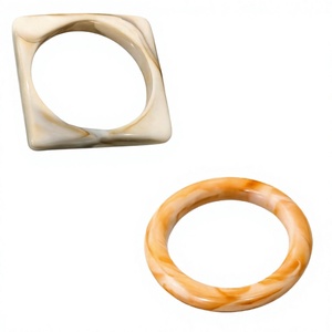 Ensemble de bracelets en résine pour femmes - Accessoires de mode élégants et traditionnels pour les fêtes, pour la Saint-Valentin et Noël - Product Image 3