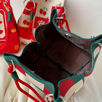 Sac seau pliable personnalisé en tricot rayé avec poignée, sacs au crochet pour femmes avec fermeture magnétique, style INS, vente en gros