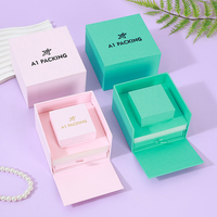 Boîtes cadeaux à deux niveaux Becan pour bracelets, rose et vert menthe, avec coussin supérieur blanc et présentoir inférieur pour bracelets