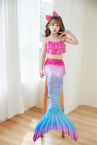 Set Costume da Bagno a 4 Pezzi per Bambine con Coda di Sirena, Bikini con Stampa Scintillante e Pinna per Piscina - Product Image 4