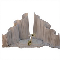 Arche décorative en métal blanc ondulé pour accessoires de mariage, draperie, chapiteau, chuppah, mandap, toile de fond, rideau pour cérémonie de remise des diplômes