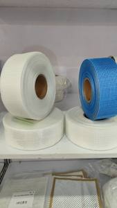 65G 9*9mm haute qualité <span class=keywords><strong>fibre</strong></span> <span class=keywords><strong>de</strong></span> <span class=keywords><strong>verre</strong></span> auto-adhésif maille cloison sèche Joint ruban <span class=keywords><strong>fibre</strong></span> <span class=keywords><strong>de</strong></span> <span class=keywords><strong>verre</strong></span> sec <span class=keywords><strong>mur</strong></span> ruban pour matériaux <span class=keywords><strong>de</strong></span> construction - Product Image 4