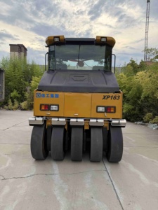 Bulldozer para Terrenos Húmedos D170LGP de Baja Presión sobre el Suelo con Orugas Extra Anchas y Largas Anti-afundamiento para Dragado de Zonas Pantanosas y Planas - Product Image 2