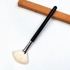 <span class=keywords><strong>Pinceau</strong></span> <span class=keywords><strong>Éventail</strong></span> en Poils de Chèvre avec Manche en Bois pour <span class=keywords><strong>Maquillage</strong></span>, Traitement Acide Glycolique Facial, <span class=keywords><strong>Pinceau</strong></span> <span class=keywords><strong>Éventail</strong></span> pour Peeling Cutané, pour Illuminateur et Fard à Joues - Product Image 5