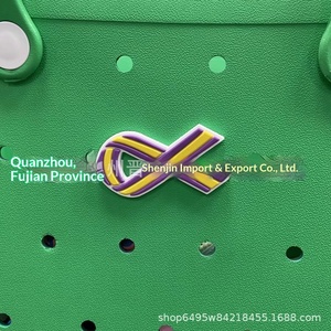 Accessoires transfrontaliers pour sacs de plage en PVC, sacs fourre-tout, sacs à <span class=keywords><strong>main</strong></span> perforés, breloques de chaussures à clipser à motif dessin animé, ajourés - Product Image 6