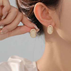 Pendientes de Botón Geométricos de Lujo de Alta Gama en Plata S925 con Incrustaciones de Circonita, Regalo Moderno - Product Image 1