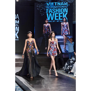 ชุดเดรสสำหรับผู้หญิงชุดเดรสแขนสามส่วนลายดอกเที่ยงคืนป้ายผ้าคุณภาพดีสั่งทำได้ยี่ห้อท้องถิ่นของ Enzo & Leo Vietnam - Product Image 1