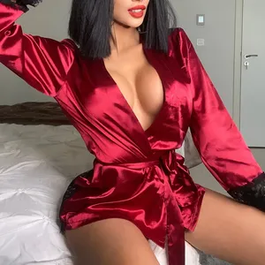 Completo Lingerie Donna Plus Size: Camicia da Notte Sexy con Spacco Anteriore e Posteriore, Vestaglia Trasparente in Pizzo e Perizoma - Product Image 4