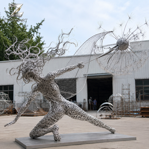 Grande Scultura in Filo Metallico <span class=keywords><strong>di</strong></span> Acciaio Inossidabile, Arte Personalizzata Donna Fata e Dente <span class=keywords><strong>di</strong></span> Leone, Installazione Artistica per Esterni, Giardini, Parchi e Spazi Pubblici - Product Image 6