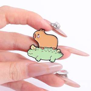 絶妙なデザイン動物金属バッジカスタムバッグアクセサリーハードソフトエナメルピンカピバラ - Product Image 6