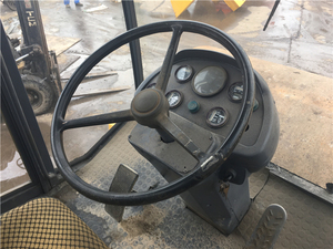Rodillo vibratorio de un solo tambor Dynapac CA602D de alta resistencia, 19 toneladas, motor Cummins, perfecto para compactación de tierra y rocas en carreteras. - Product Image 6