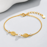 Bracelet pour femme en argent sterling 925 plaqué or, design feuille de zircon et perle, pierres latérales transparentes - Accessoire de mode, cadeau en gros