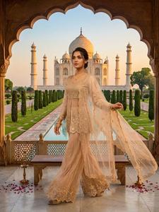 Hermoso y elegante conjunto tradicional indio de salwar kameez con bordados y lentejuelas, top, pantalón palazzo y dupatta para bodas y fiestas. - Product Image 5
