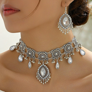 Moda de Oriente Medio estilo étnico Retro ahueca hacia fuera la borla caída elegante exagerado collar pendiente conjunto de joyería