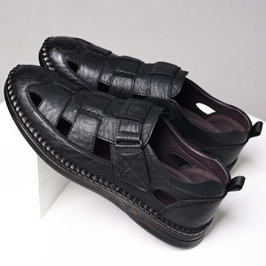 Sandales perforées ajourées pour hommes en cuir souple noir, fermeture Velcro plate, respirantes, style Dad Shoes, grandes tailles 47-48 - Product Image 1