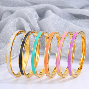 Pabrik XIXI Grosir Gelang Desainer Berkualitas Tinggi Berlapis Emas 18K Mewah dari Baja Tahan Karat dengan Zirkon untuk Wanita. - Product Image 5
