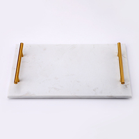 Plateau de service alimentaire en marbre classique écologique avec poignée en métal, motif personnalisé, rectangle, vaisselle blanche