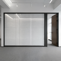 Système de cloison modulaire à double vitrage de 108 mm avec persiennes électriques intelligentes pour les aménagements de bureaux