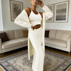 Pigiama <span class=keywords><strong>da</strong></span> <span class=keywords><strong>donna</strong></span> personalizzato in pile a 3 pezzi: cardigan aperto, top corto e pantaloni ampi, set loungewear <span class=keywords><strong>da</strong></span> notte - Product Image 1