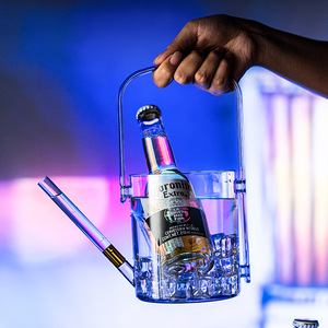 Seau à glace portable 1L en PET transparent, design moderne, pour refroidir les boissons lors de fêtes - Product Image 2